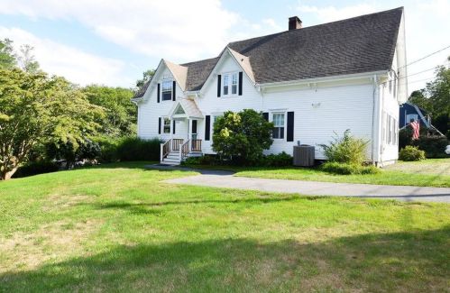 56 Cliff St, Plymouth, MA 02360 exterior