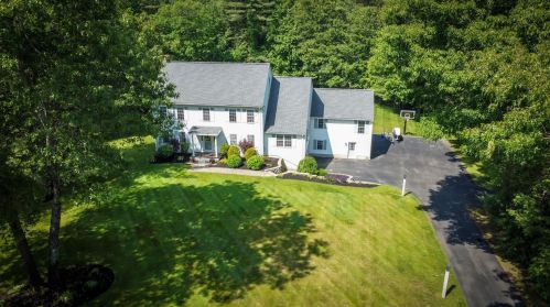 3 Janet Ln, Newton, NH 03858 exterior