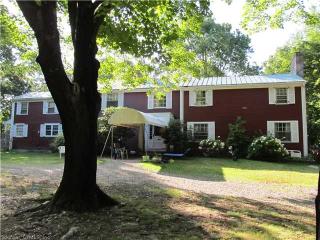 851 Vauxhall Street Ext, Waterford, CT 06385 exterior