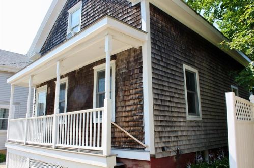30 Lee Ave, Newport, RI 02840 exterior