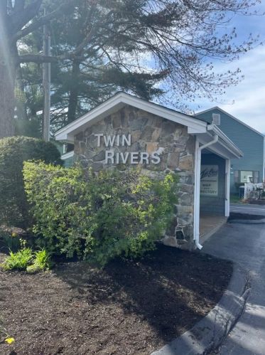 201 Piscassic St, Newmarket, NH 03857 exterior