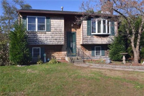 33 Gateway Ct, Warwick, RI 02889 exterior