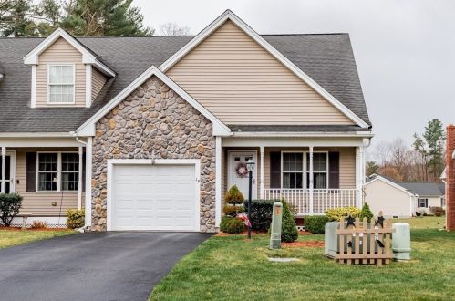 1 Concord Ct, Webster, MA 01570 exterior