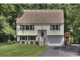 4 Shawnee Pl, Londonderry, NH 03053 exterior