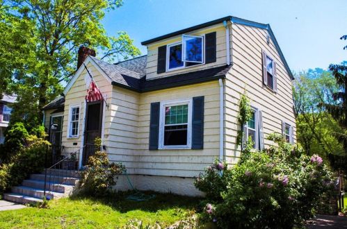 1604 Shore Rd, Warwick, RI 02889 exterior