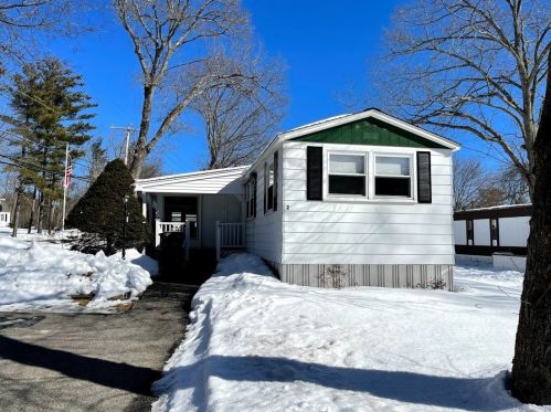 2 Meredith Dr, Hampstead, NH 03841 exterior