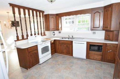 110 Loveland Hill Rd, Vernon, CT 06066 exterior