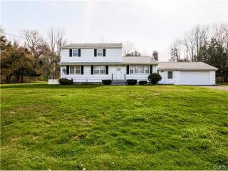 16 Woodlawn Ter, Huntington, CT 06484 exterior