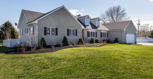 11 Broadmeadow Ln, Abington, MA 02351 exterior