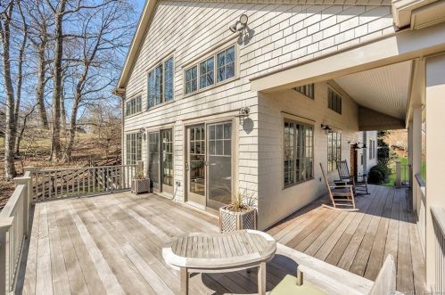 9 Dancing Bear Rd, Norwalk, CT 06853 exterior