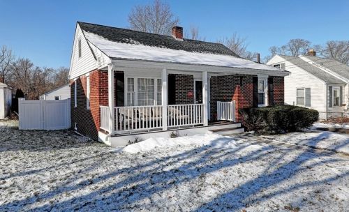 18 Summit Ave, Seekonk, MA 02771 exterior