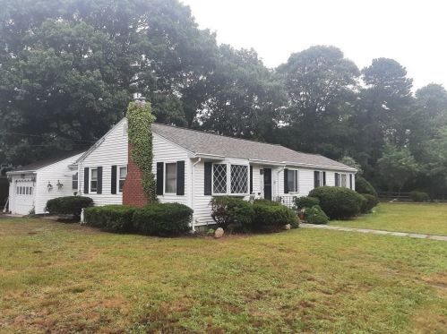 45 Checkerberry Ln, Yarmouth, MA 02673 exterior