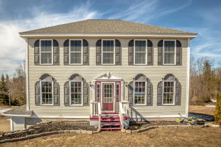 2 Wellington Ct, Ossipee, NH 03864 exterior