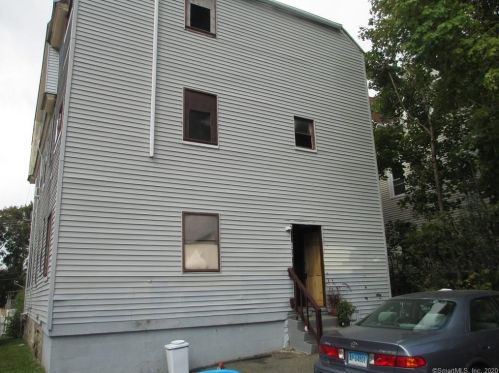 156 Hill St, Waterbury, CT 06704 exterior