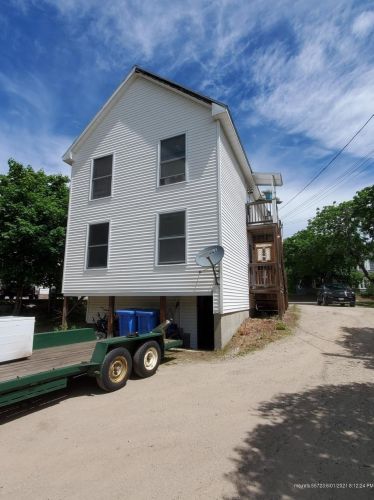 77 Beal St, Norway, ME 04268 exterior