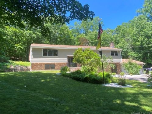 21 Plank Rd, Waterbury, CT 06712 exterior