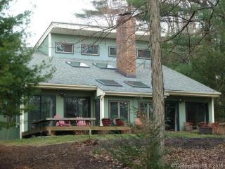 23 Christmas Tree Hl, Collinsville, CT 06019 exterior