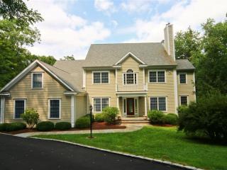 21 Oneill Ct, Ridgefield, CT 06877 exterior