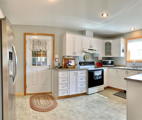 32 Forest Hl, Bucksport, ME 04416 exterior