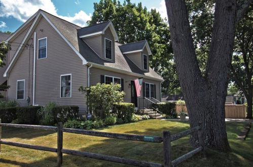 15 Almond St, Lincoln, RI 02865 exterior