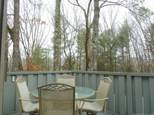 133 Queens Rd, Torrington, CT 06790 exterior