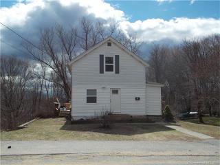 109 Walnut St, Putnam, CT 06260 exterior