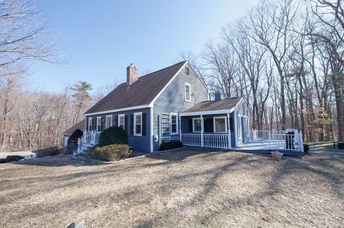 5 Geisser Ln, Sandown, NH 03873 exterior