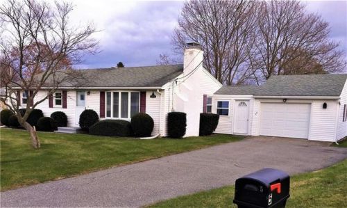 5 Ruth St, Middletown, RI 02842 exterior
