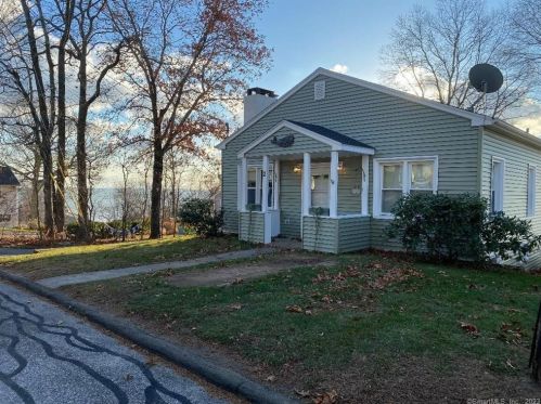 2 Bayview Rd, Niantic, CT 06357 exterior