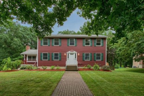 11 Patchs Pond Ln, Wilmington, MA 01887 exterior