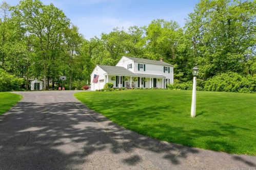 10 Elmcrest Dr, Danbury, CT 06811 exterior
