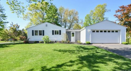 5 Chantil Cir, Cheshire, CT 06410 exterior