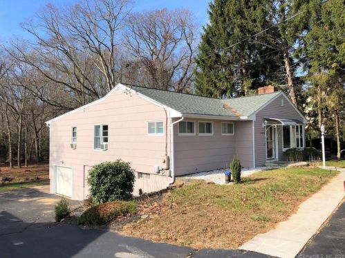 76 Bloomingdale Rd, Quaker-Hill, CT 06375 exterior