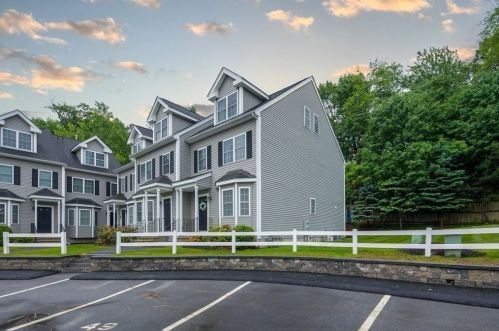 26 Whispering Pine Cir, Worcester, MA 01655 exterior