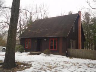 198 Norway Dr, Colchester, VT 05446 exterior