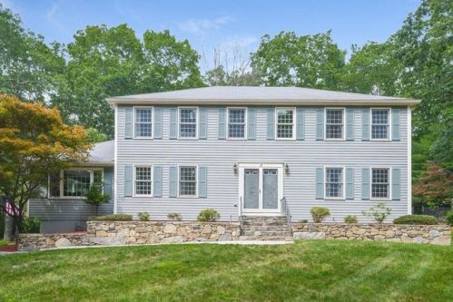 4 Daniels Rd, Mendon, MA 01756 exterior