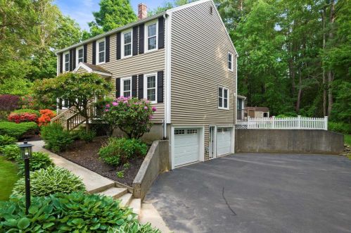 15 Dumbarton Oaks, Stratham, NH 03885 exterior