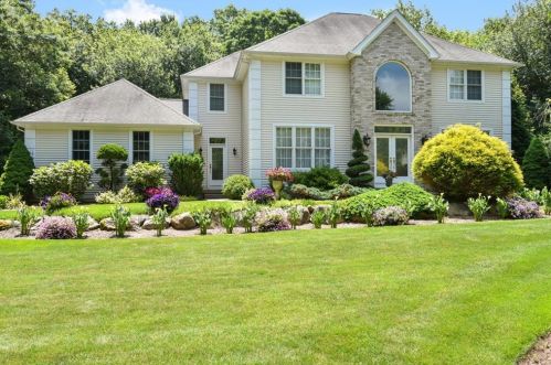 464 Glen Hill Dr, South Kingstown, RI 02874 exterior