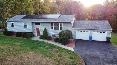 20 Coachman Pike, Gales Ferry, CT 06339 exterior