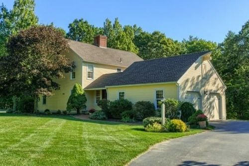 63 Oak Cir, Princeton, MA 01541 exterior