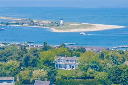 5 Armstrong Ln, Edgartown, MA 02539 exterior