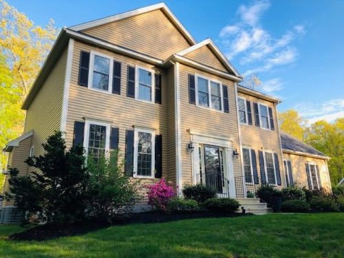 2 Dudley Rd, Mendon, MA 01756 exterior
