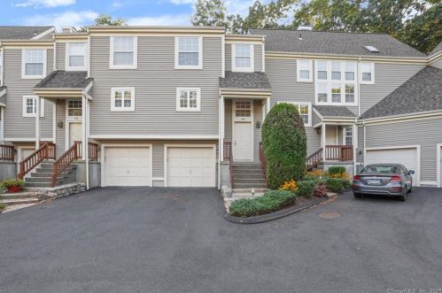 1005 Foxboro Dr, Norwalk, CT 06851 exterior