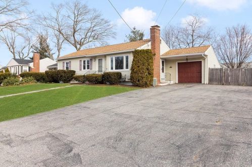27 Kalmer Rd, Warwick, RI 02886 exterior