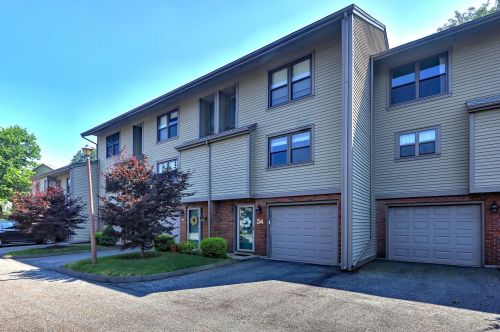 34 Metacomet Dr, Meriden, CT 06450 exterior