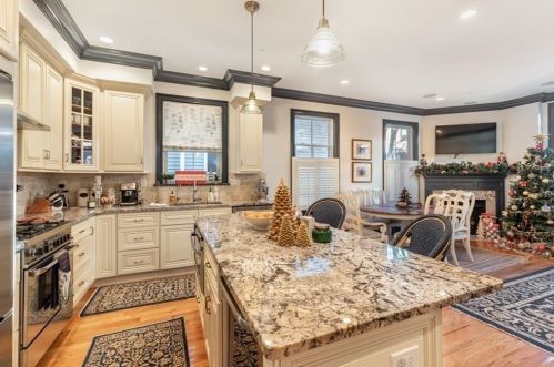 615 6Th St, Roxbury-Xing, MA 02127 exterior