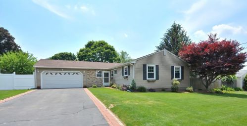 58 Meadowcrest Dr, Valley Falls, RI 02864 exterior