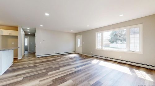 11 Green Manor Ave, Windsor, CT 06095 exterior