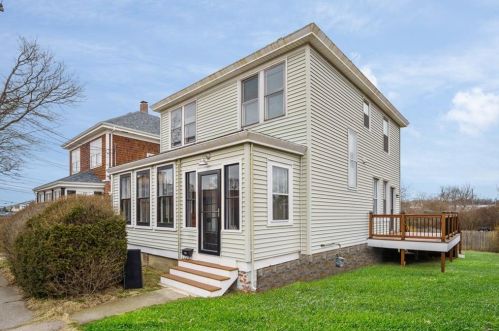 209 3Rd St, Middletown, RI 02840 exterior