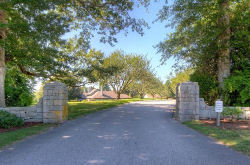 42 Shadow Farm Way, Wakefield, RI 02879 exterior